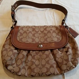 Classic Signature Coach Shoulder bag